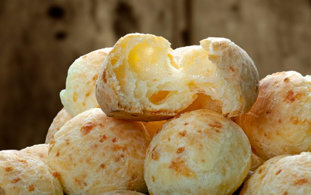 Pão de queijo bem fofinho e mais queijudo que o da padaria fácil de