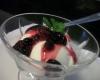 Frozen iogurte com calda de frutas vermelhas