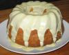 Bolo de abacaxi com cobertura de chocolate branco