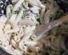 Macarrão com brócolis e creme branco