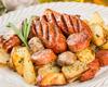 Linguiça assada com batatas