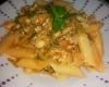 Penne com manjericão e alho poró