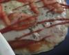Pizza de frigideira com massa de panqueca