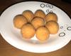 Bolinha de milho com queijo