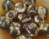Carolina ou bomba de doce de leite com chocolate