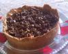 Torta de banana com doce de leite e nozes