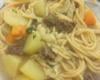 Sopa de macarrão, legumes e carne