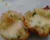 Bolinho de arroz recheado com queijo