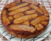 Bolo invertido de banana caramelada de liquidificador