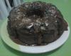Bolo de chocolate de microondas com calda de falso brigadeiro