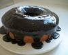 Bolo de cenoura com calda de chocolate