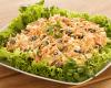 Salada de vegetais com uvas-passas