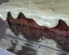 Bolo de Oreo com cobertura de leite em pó