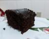 Bolo de chocolate com ameixas