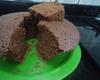 Bolo de chocolate de microondas com calda de falso brigadeiro