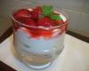 Sobremesa rápida de morango com creme