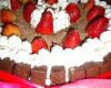 Bolo de chocolate e morango com Twix