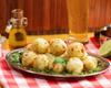 Bolinho de mandioca com queijo