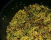 Farofa de cuscuz com calabresa
