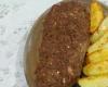 Rocambole de carne moída com queijo e presunto