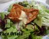 Queijo camembert com mix de folhas