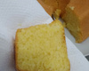 Bolo de fubá com queijo parmesão