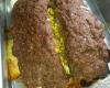 Rocambole de carne moída com queijo e presunto