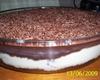 Bolo com recheio de chocolate branco