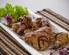 Coxa e sobre coxa de frango assada ao vinho