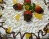 Bolo de aniversario com recheio de doce de abacaxi e cocada