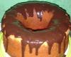 Bolo de cenoura com calda de chocolate