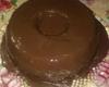 Bolo de chocolate de microondas com calda de falso brigadeiro