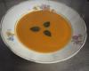 Sopa de tomate com manjericão