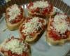 Bruschetta de tomate com manjericão