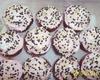 Cupcake de chocolate com merengue de morango super fácil