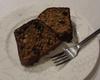 Bolo de banana com castanha-do-pará e passas
