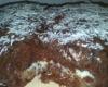 Bolo de chocolate com cobertura de chocolate e recheio de coco