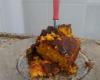 Bolo de cenoura com calda de chocolate