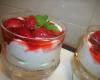 Sobremesa rápida de morango com creme