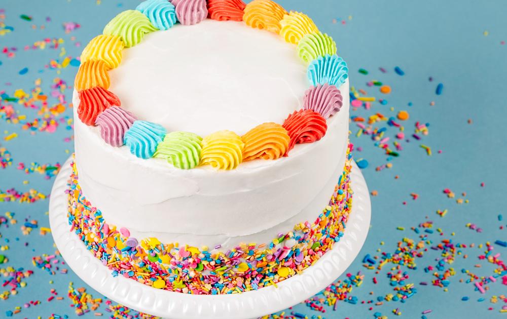 Receita de bolo de aniversário simples - TudoGostoso