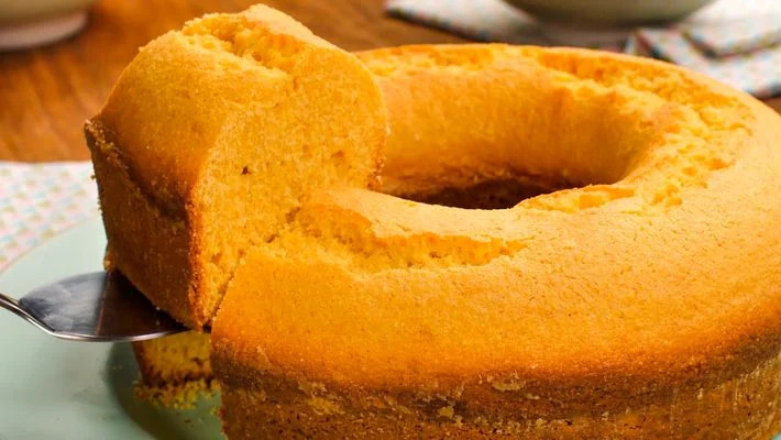 Bolo de fubá com goiabada cremosa - Renata