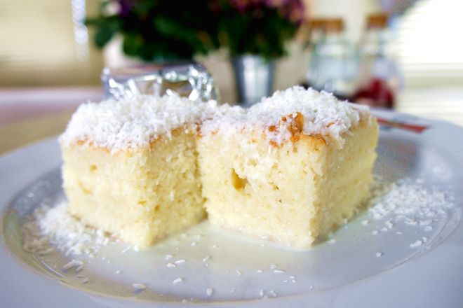 Aprenda a fazer um bolo toalha felpuda, uma sobremesa geladinha