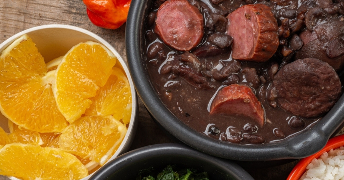 Por que recebemos uma fatia generosa de laranja na feijoada? - TudoGostoso