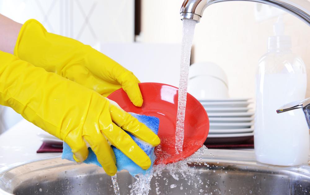 Lavar a loiça à mão ou na máquina: qual a melhor opção?