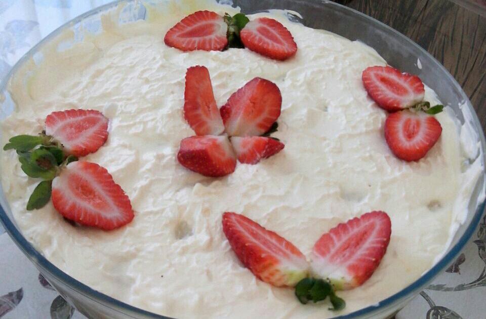 Receita De Torta De Morango Com Brigadeiro Branco (fácil), Enviada Por ...