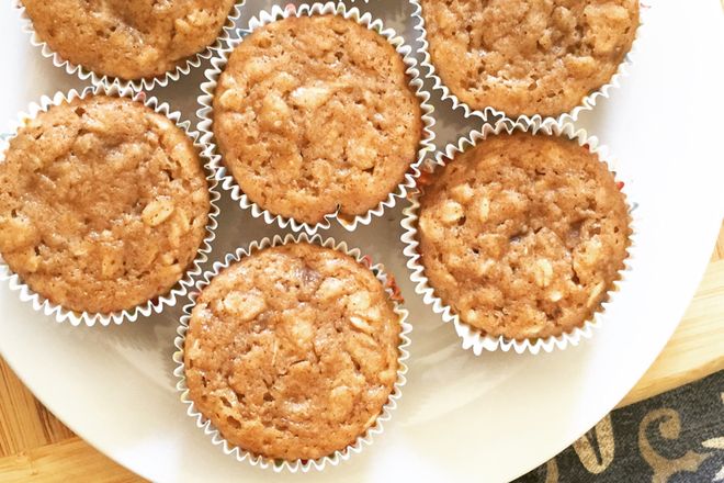 Tenha um café da manhã delicioso com este bolo de banana com aveia