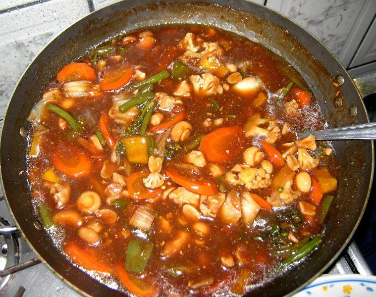 Frango xadrez tradicional com arroz chop suey colorido culinária chinesa