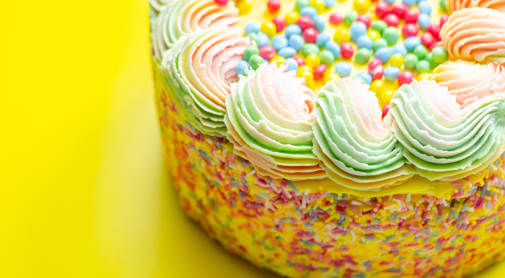 16 receitas de bolo de aniversário simples para comemorar feliz
