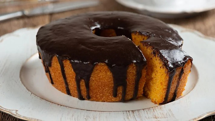 Bolo de Cenoura com Cobertura de Chocolate