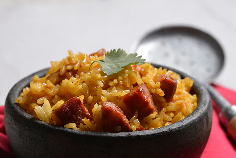Receita - Arroz com calabresa, colorífico, cominho e coentro em vídeo